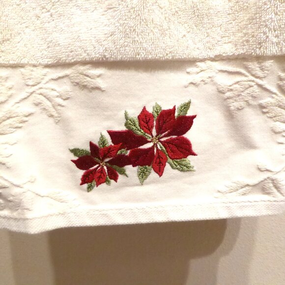 SOPHIA DECORATIVE POINSETTIA EMBROIDERED HOLIDAY CHRISTMAS TOWEL SET (USED) - Picture 5 of 9